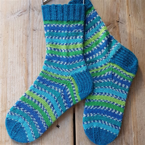 leftfootdaisy-new-socks-December-2016-blocked