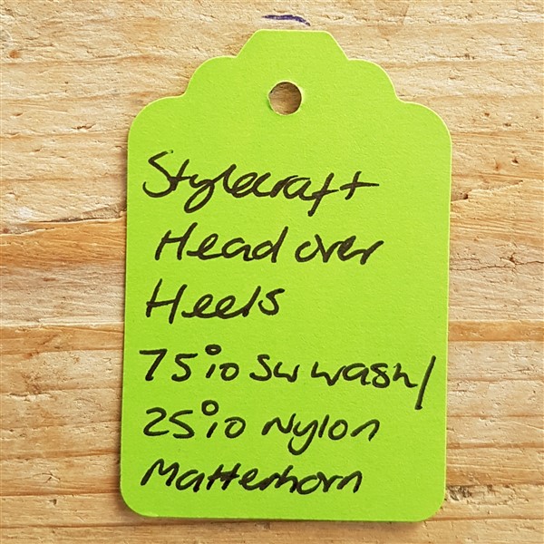 leftfootdaisy-twelve-days-christmas-tag-with-yarn-details