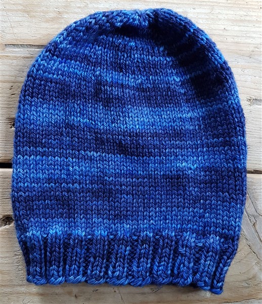 leftfootdaisy-second-project-Portuguese-knitting-finished-hat-spectrum-fibre-close-up