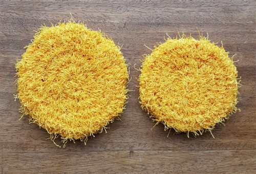 Leftfootdaisy-dish-scrubbie-different-sizes