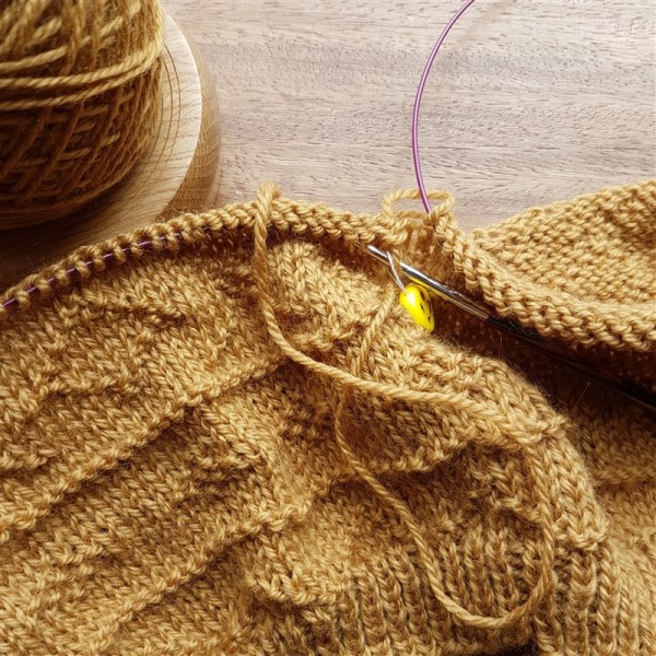 leftfootdaisy-yarnfolk-swag-and-knitting-gaffs-big-hat