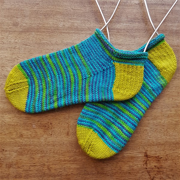 eftfootdaisy-all-about-the-socks-suprise-rose-city-rollers