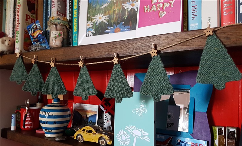 Olann-and-Leftfootdaisy- blacker-Yarns-Brushwork-Christmas-tree-garland