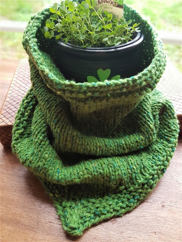 Leftfootdaisy- review-for-olann-and-bandana-cowl-arranmore-yarn-round-shamrock