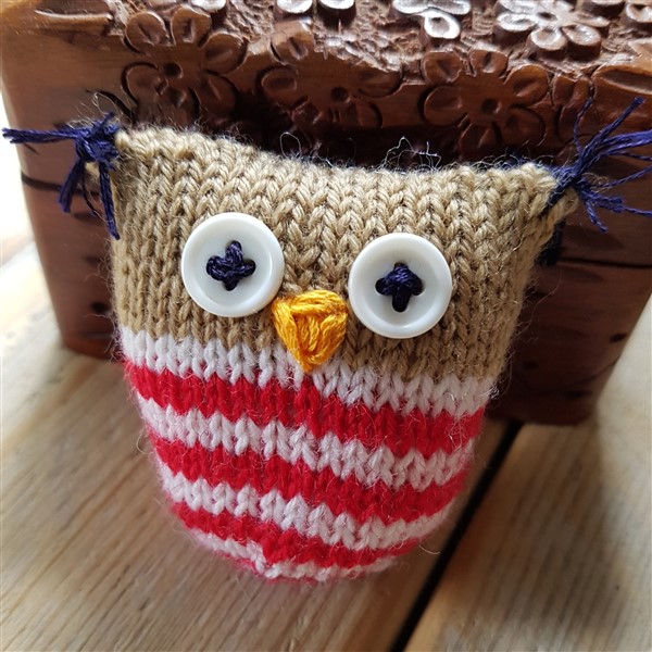 leftfootdaisy-wise-old-knitted-owls-close-up